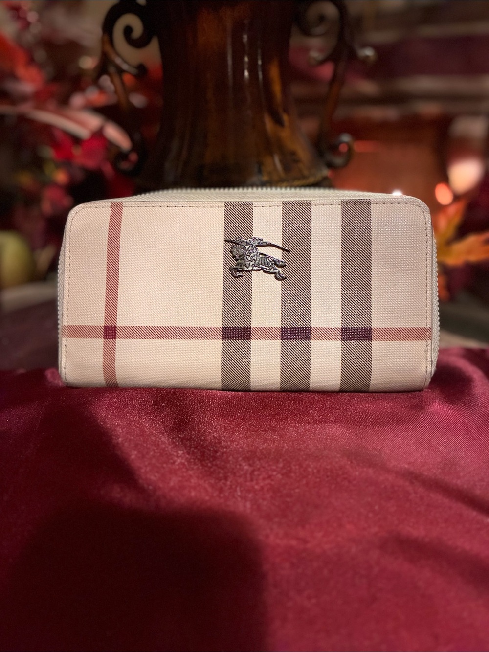 Burberry Beige Plaid Zip-Around Wallet with Metal Logo - Picture 2 of 14